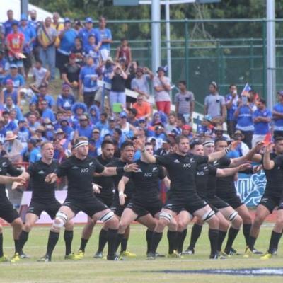 Projects Abroad volunteers watch a professional match during their rugby coaching work experience in Samoa. Students watch a professional match as part of their volunteer rugby coaching in Samoa.
